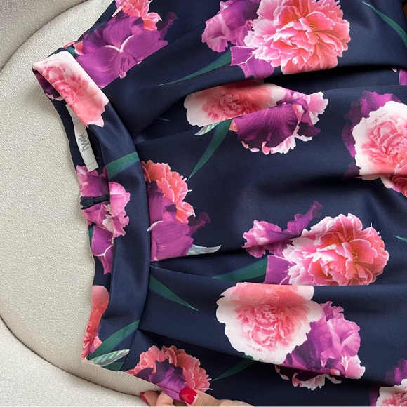 Floral knee-length full floral skirt - Picture 4 of 7